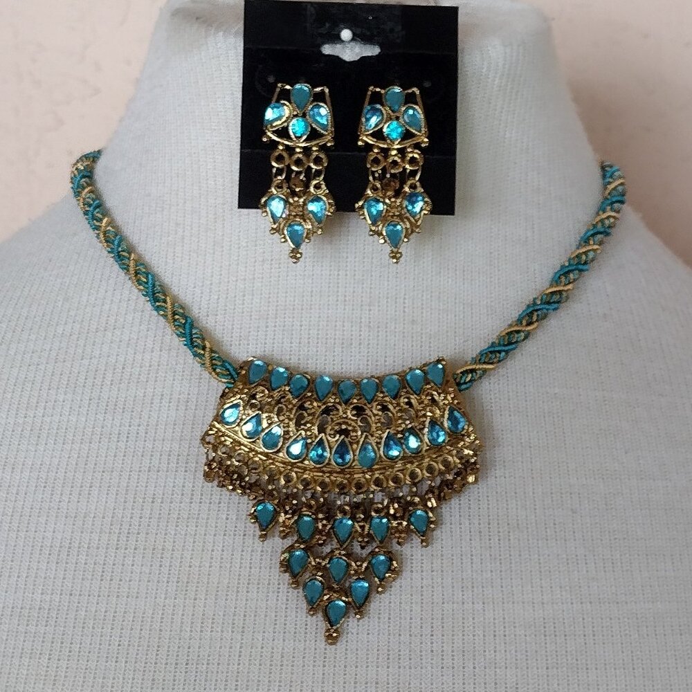 Beautiful Set, Choker and Earrings Gold-Tone and Turquoise Rhinestone